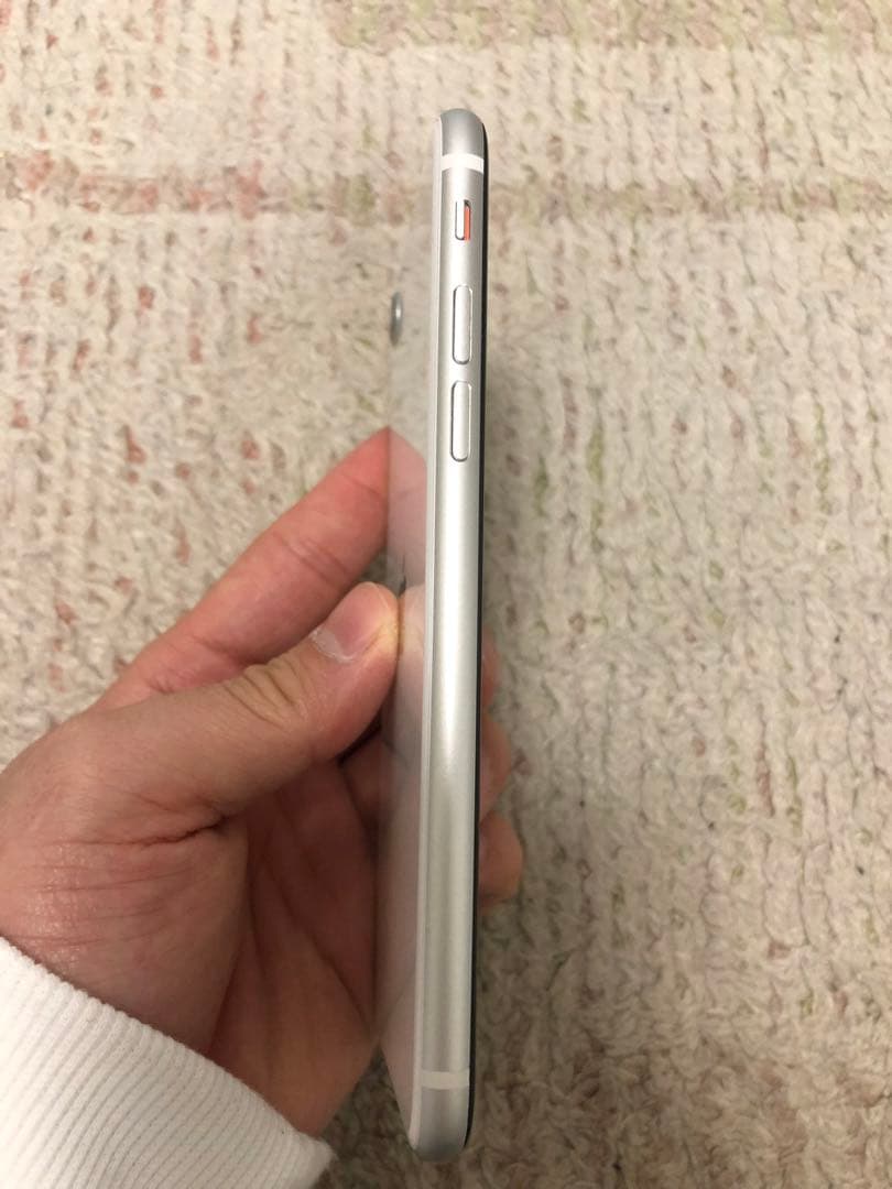 ひ*ろ様 Apple iPhone SE (第2世代) ホワイト 本体
