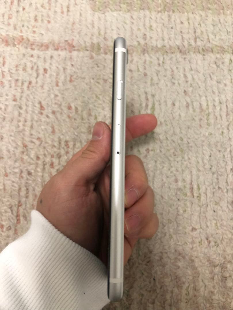ひ*ろ様 Apple iPhone SE (第2世代) ホワイト 本体
