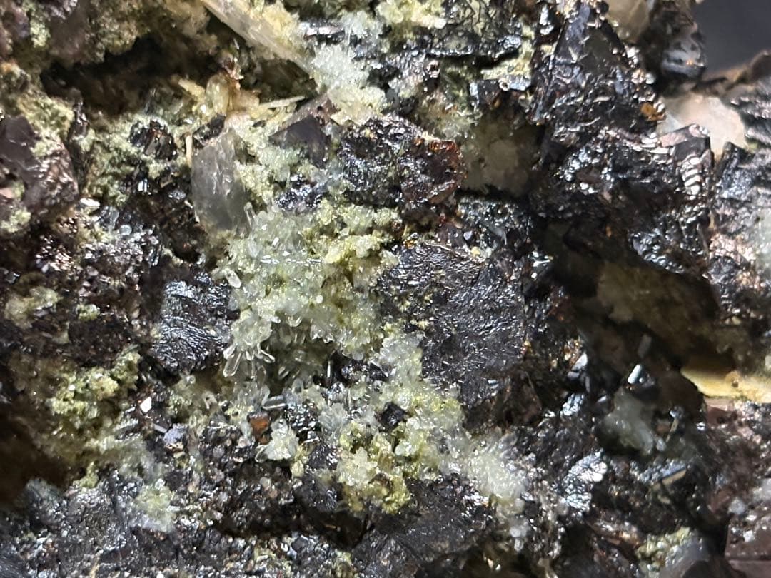 方鉛鉱　閃亜鉛鉱　方解石の共生鉱石　1900gと大きな鉱石