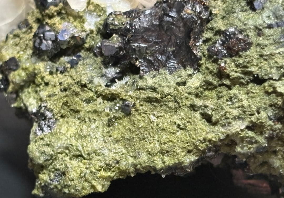 方鉛鉱　閃亜鉛鉱　方解石の共生鉱石　1900gと大きな鉱石