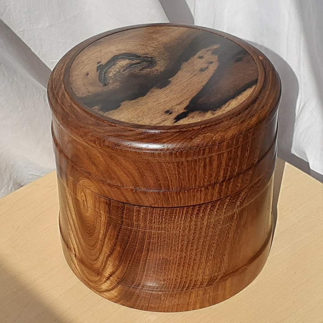 小物入れ 槐(エンジュ) 幅16.2cm 高17.5cm 黒柿はめ 木製 超銘木