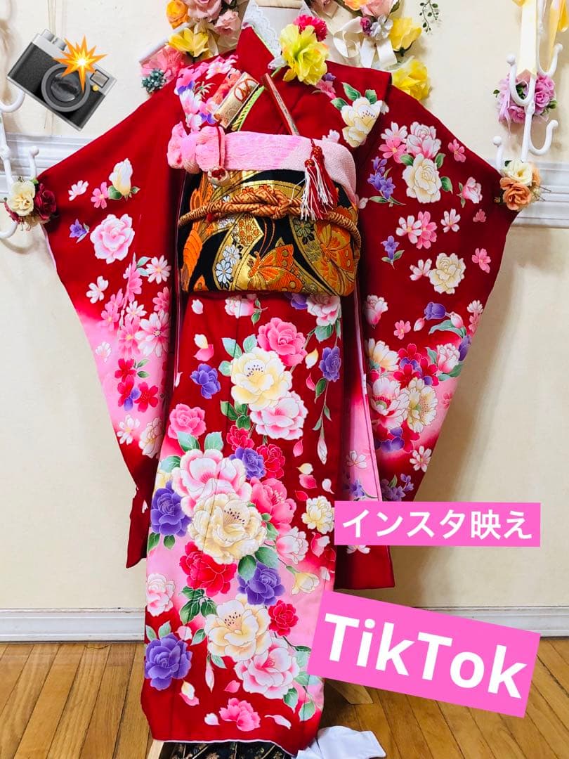 七五三七歳未使用着物‼️人気赤地暈し⭐︎薔薇金糸刺繍煌びやか際立つ⭐︎安心フルセット