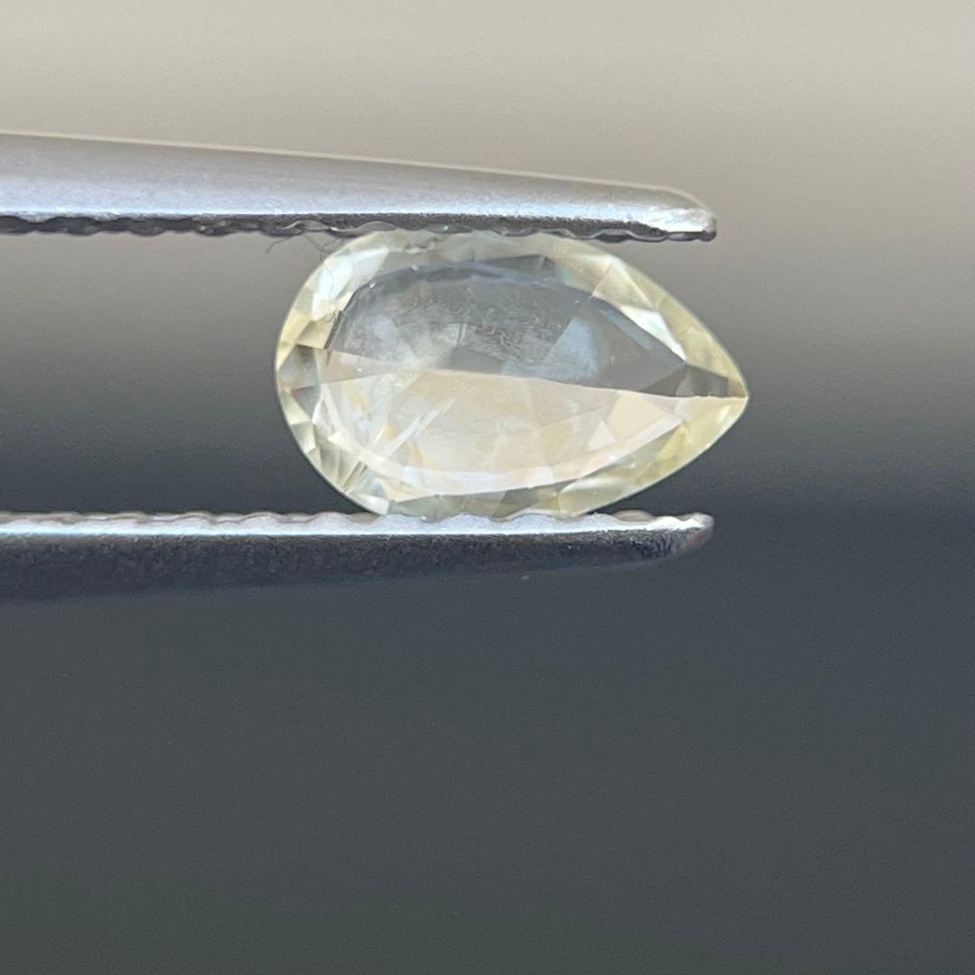 スリランカ非加熱産天然ライトイエローサファイアルース