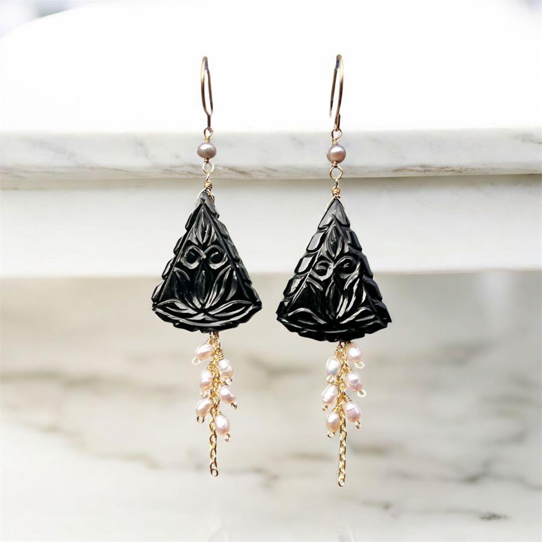 ブラックオニキスカービングピアス