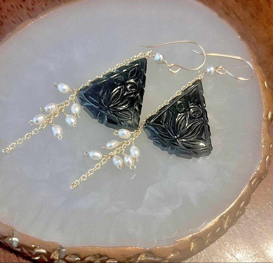 ブラックオニキスカービングピアス