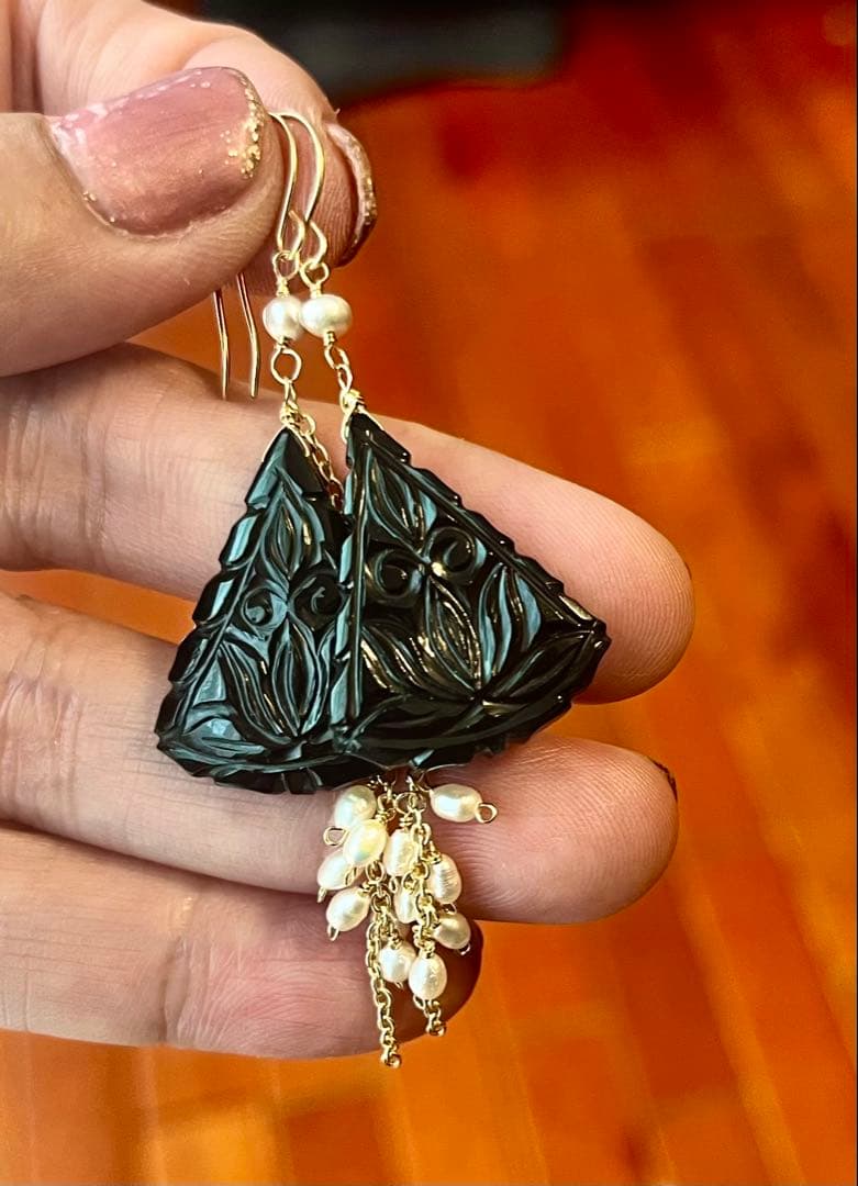 ブラックオニキスカービングピアス