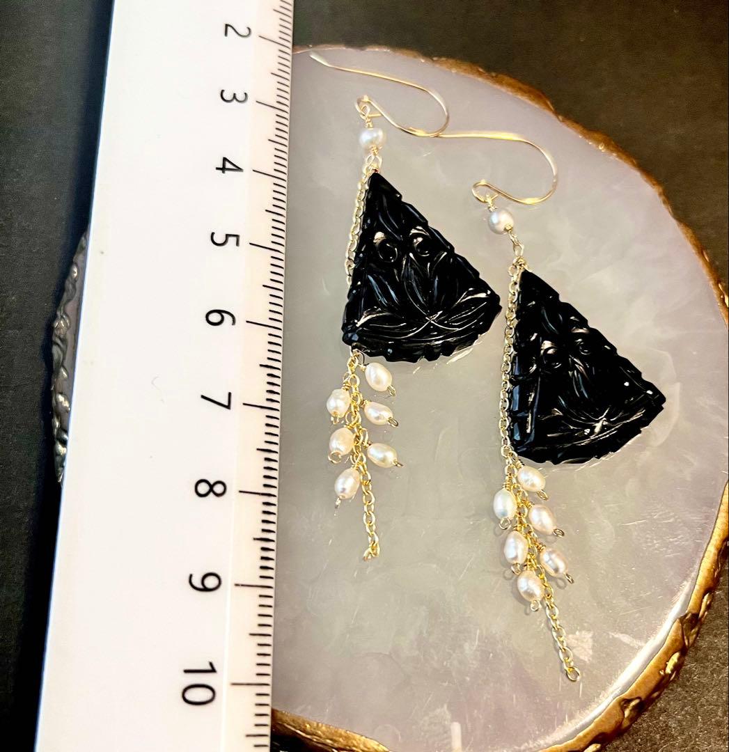 ブラックオニキスカービングピアス