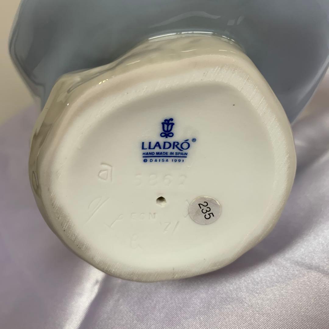 【極美品】リヤドロ LLADRO フィギュリン 5862「花の香りに包まれて」