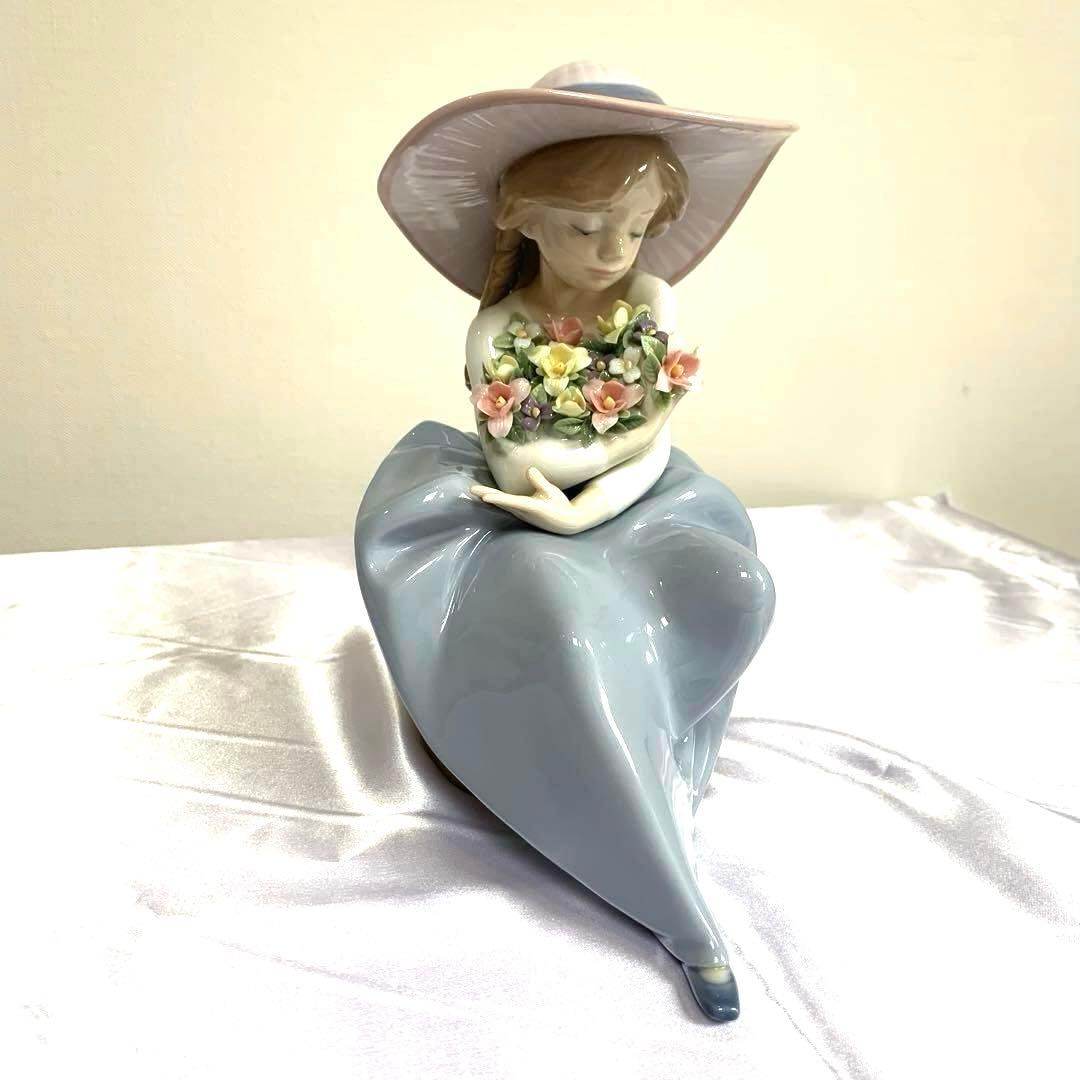【極美品】リヤドロ LLADRO フィギュリン 5862「花の香りに包まれて」