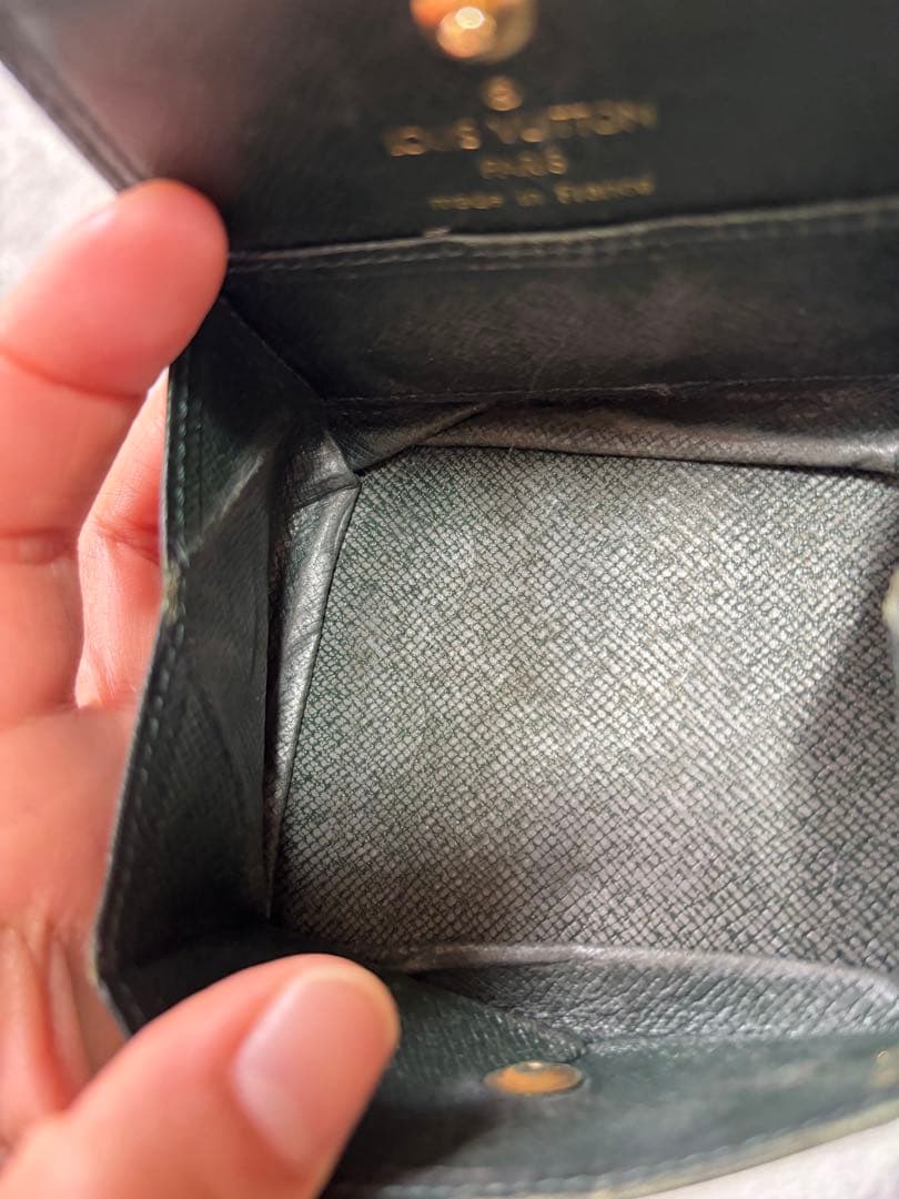 Louis Vuitton ダークグリーン ケース