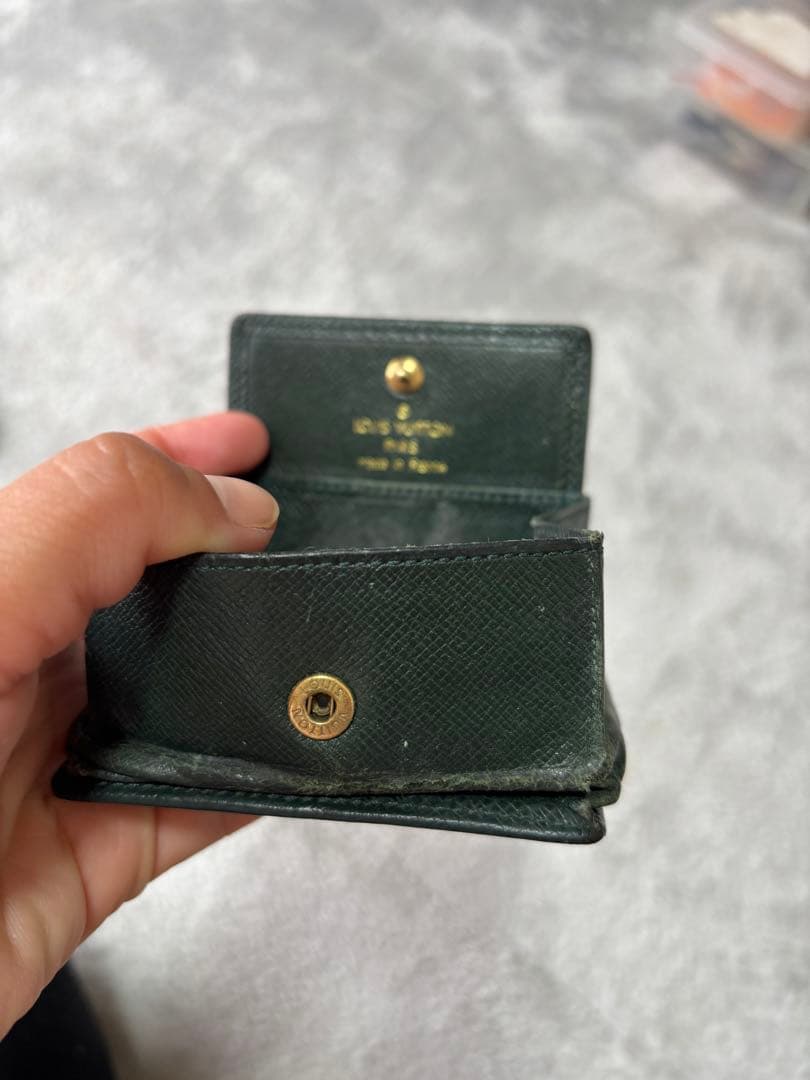 Louis Vuitton ダークグリーン ケース