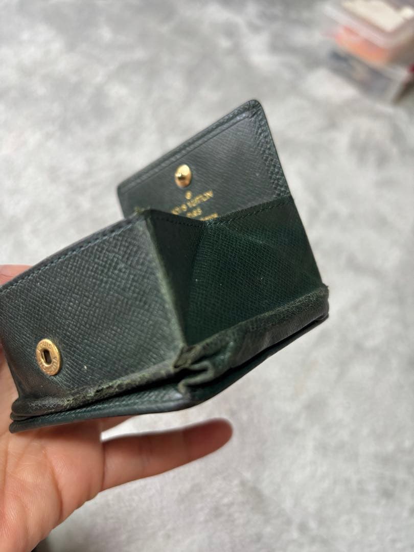 Louis Vuitton ダークグリーン ケース