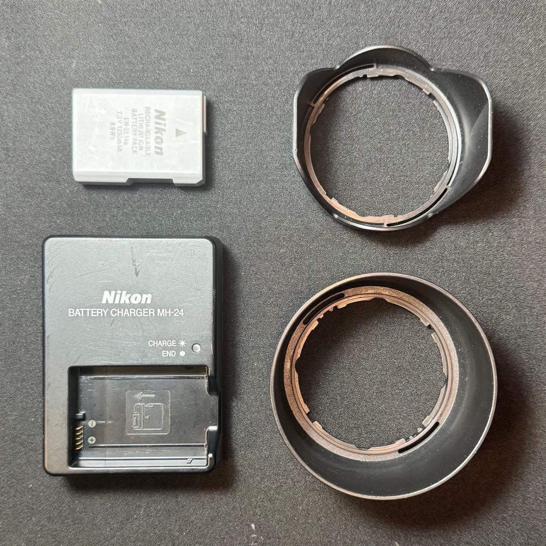 ひ*り様 【美品】 Nikon D5600 Wズームキット＋レンズフード ＋ α