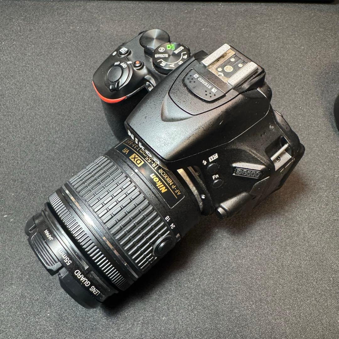 ひ*り様 【美品】 Nikon D5600 Wズームキット＋レンズフード ＋ α
