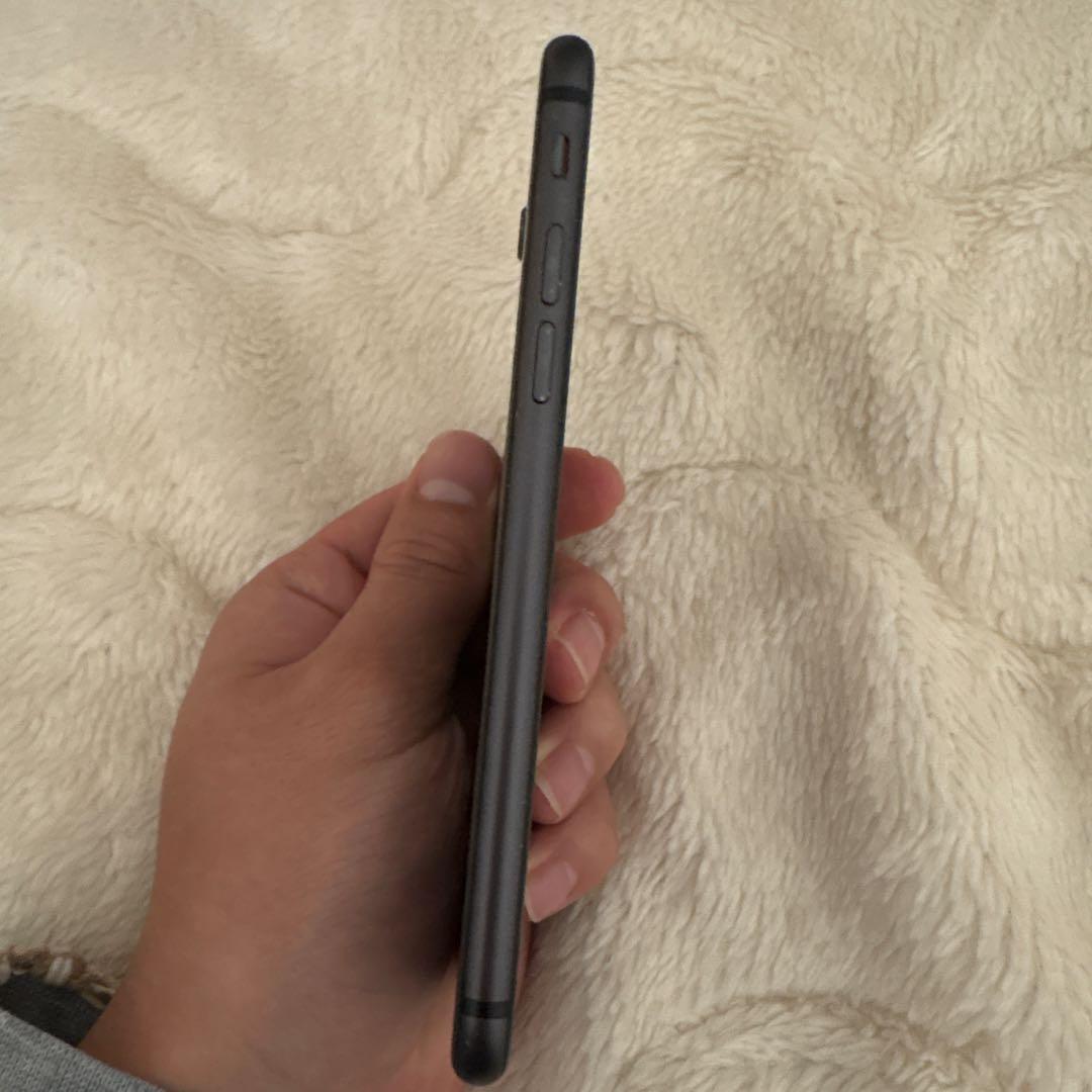 iPhone 8 64GB SIMフリー スペースグレイ バッテリー84%