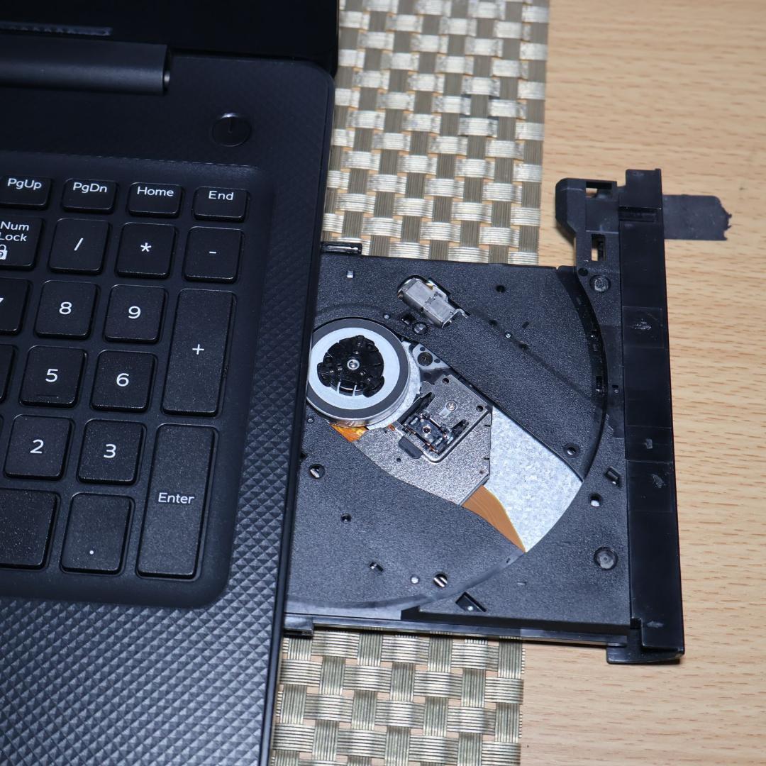 特価品！Win11公式対応CPU/メモリ4G/新品SSD/DVD/無線/カメラ