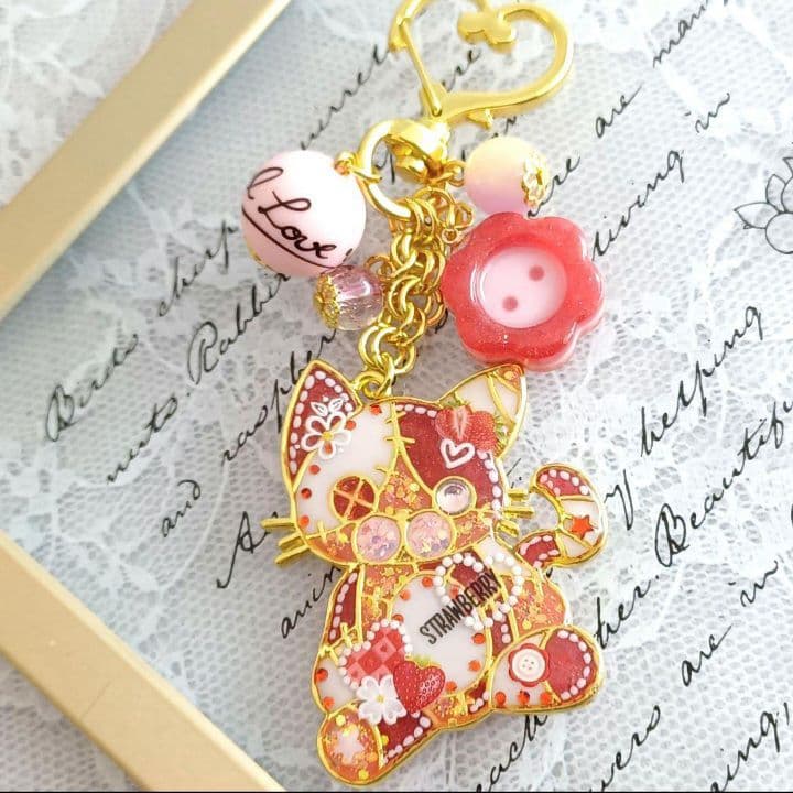 ♡苺みるく♡ツギハギ猫　レジンキーホルダー　ハンドメイド