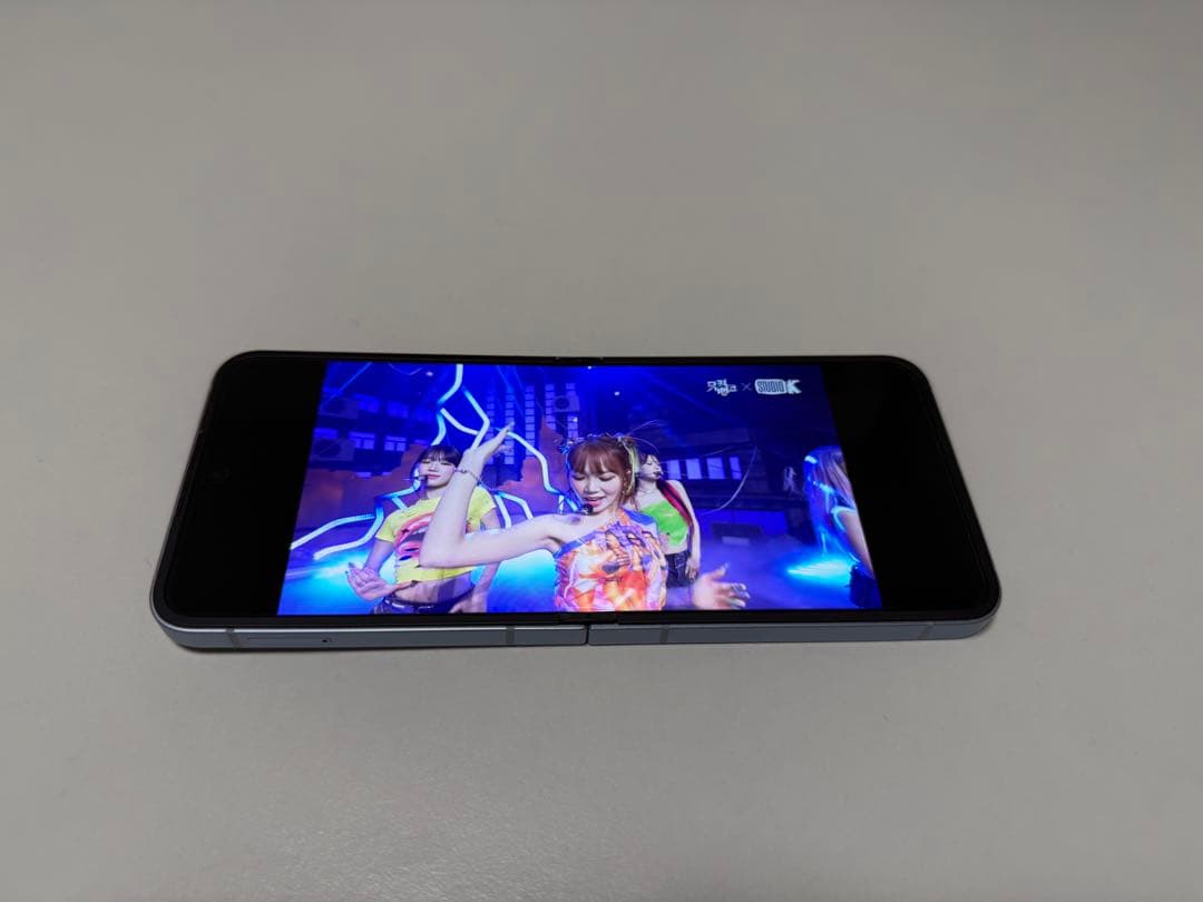 Samsung Galaxy Z Flip6 本体