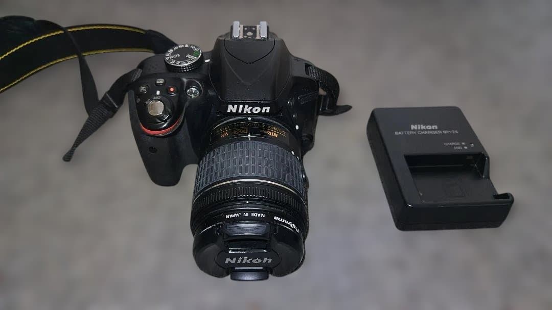 【美品】Nikon D3300 デジタル一眼レフカメラセット（S数9,635枚）