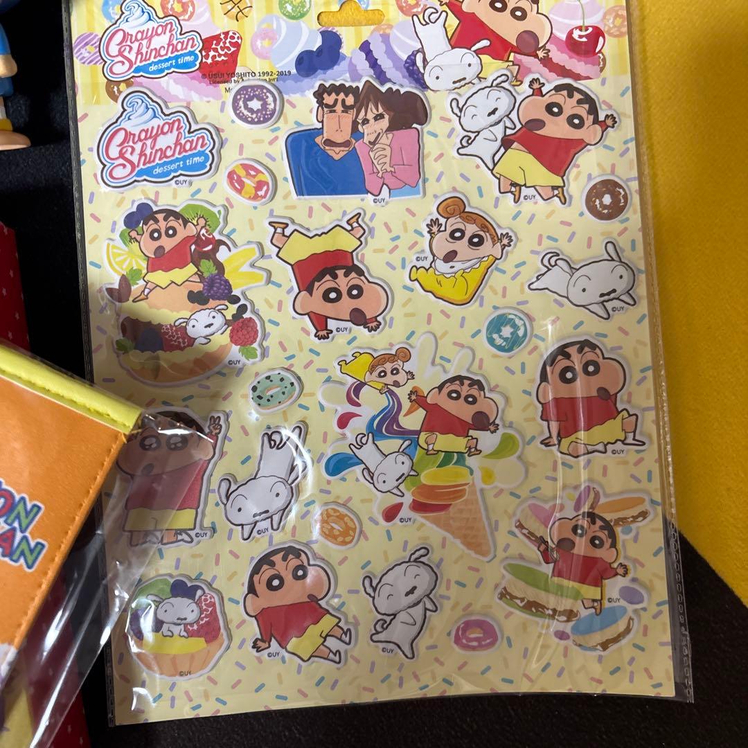 クレヨンしんちゃん　グッズ　まとめ売り　フィギュア　シール　キーホルダー