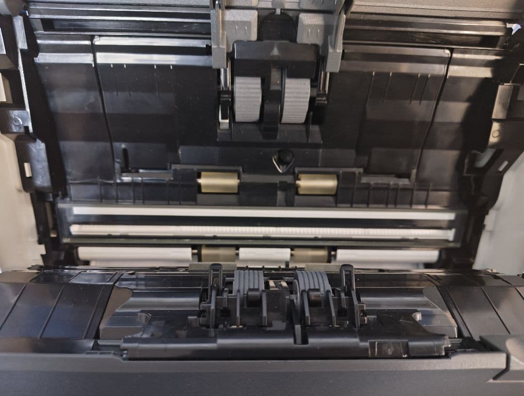 たまった書類を一気にスキャン 富士通 ScanSnap iX1500（白）使用並