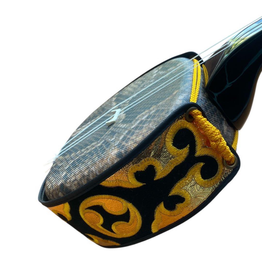 【美品】沖縄 三線 セット 専用ケース・爪付き 送料込み蛇柄　和楽器　蛇柄三線