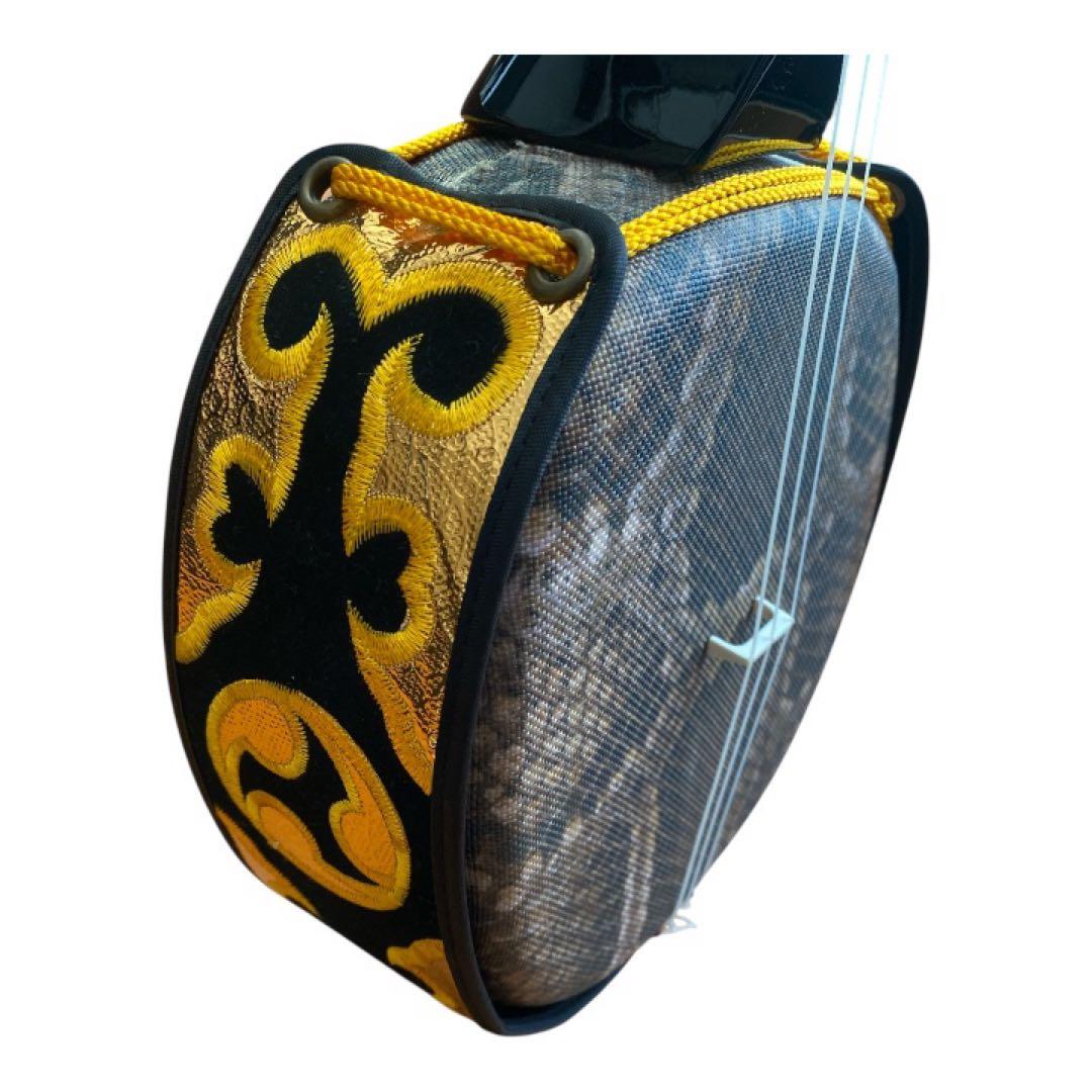 【美品】沖縄 三線 セット 専用ケース・爪付き 送料込み蛇柄　和楽器　蛇柄三線