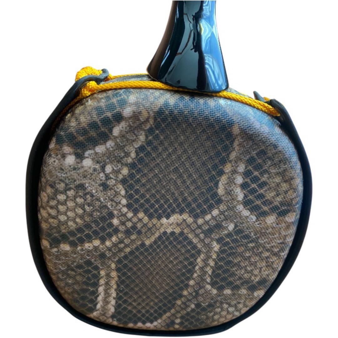 【美品】沖縄 三線 セット 専用ケース・爪付き 送料込み蛇柄　和楽器　蛇柄三線