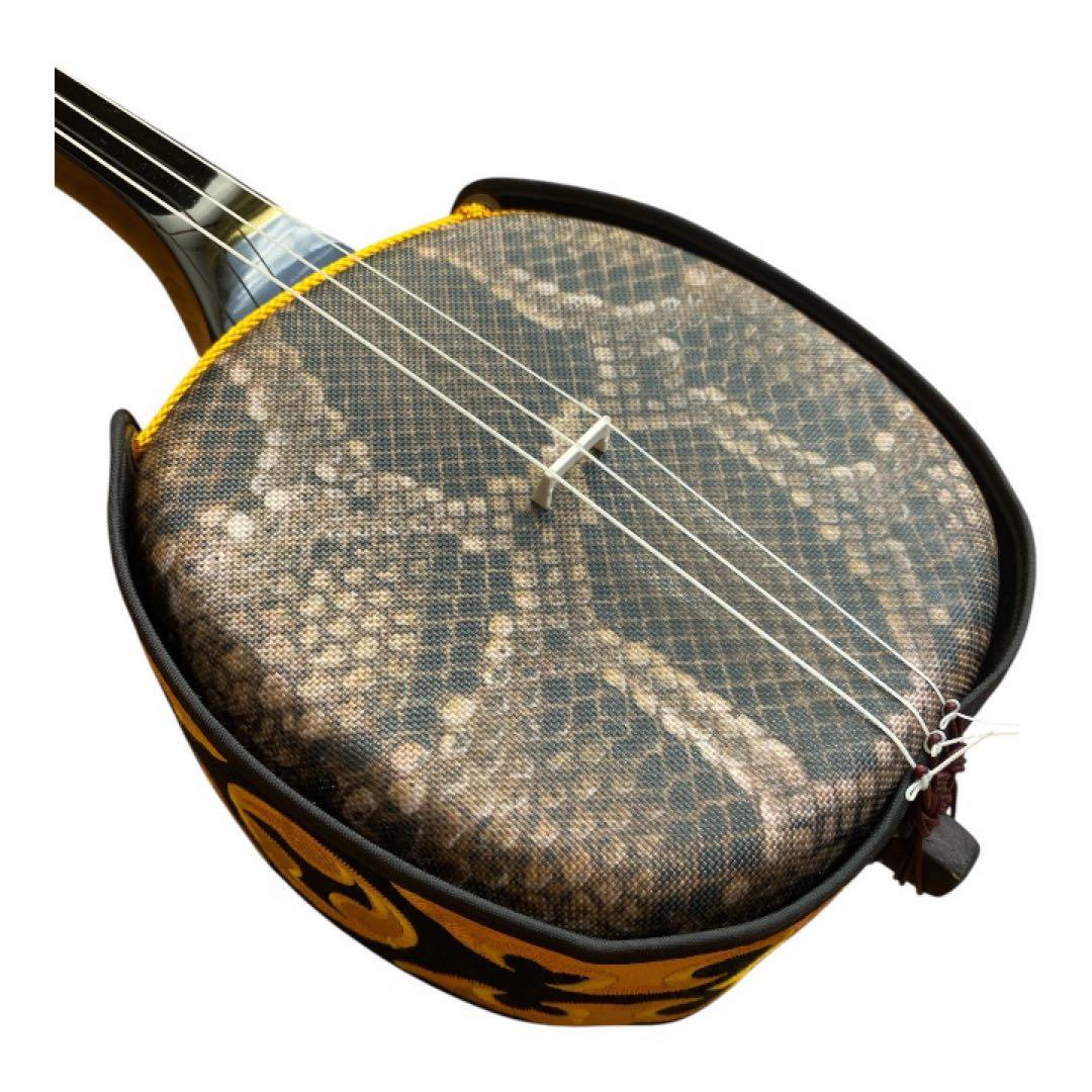 【美品】沖縄 三線 セット 専用ケース・爪付き 送料込み蛇柄　和楽器　蛇柄三線