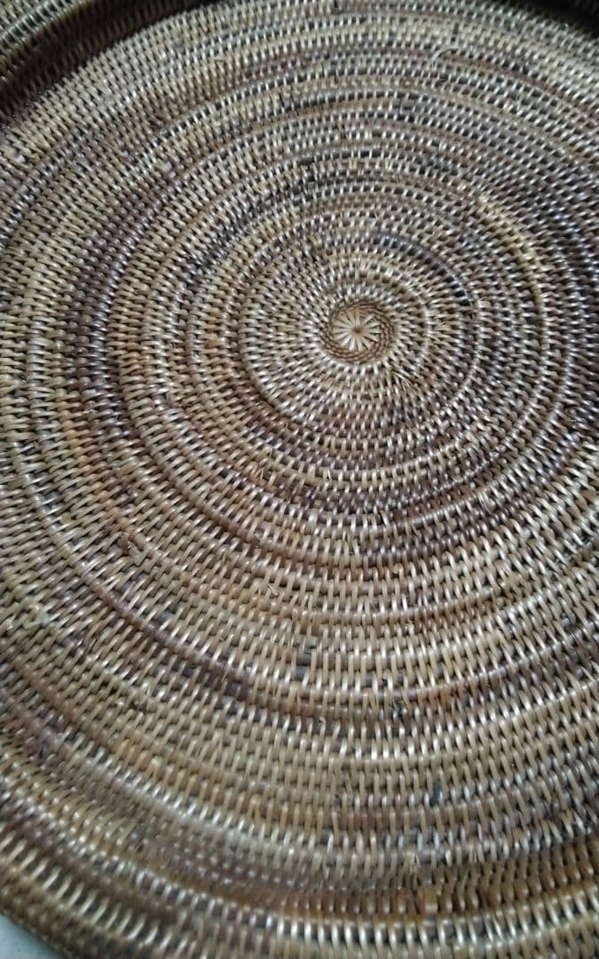 オボン　繊細な手仕事　ラタン　日常が華やぐ　おもてなしセンスが光る