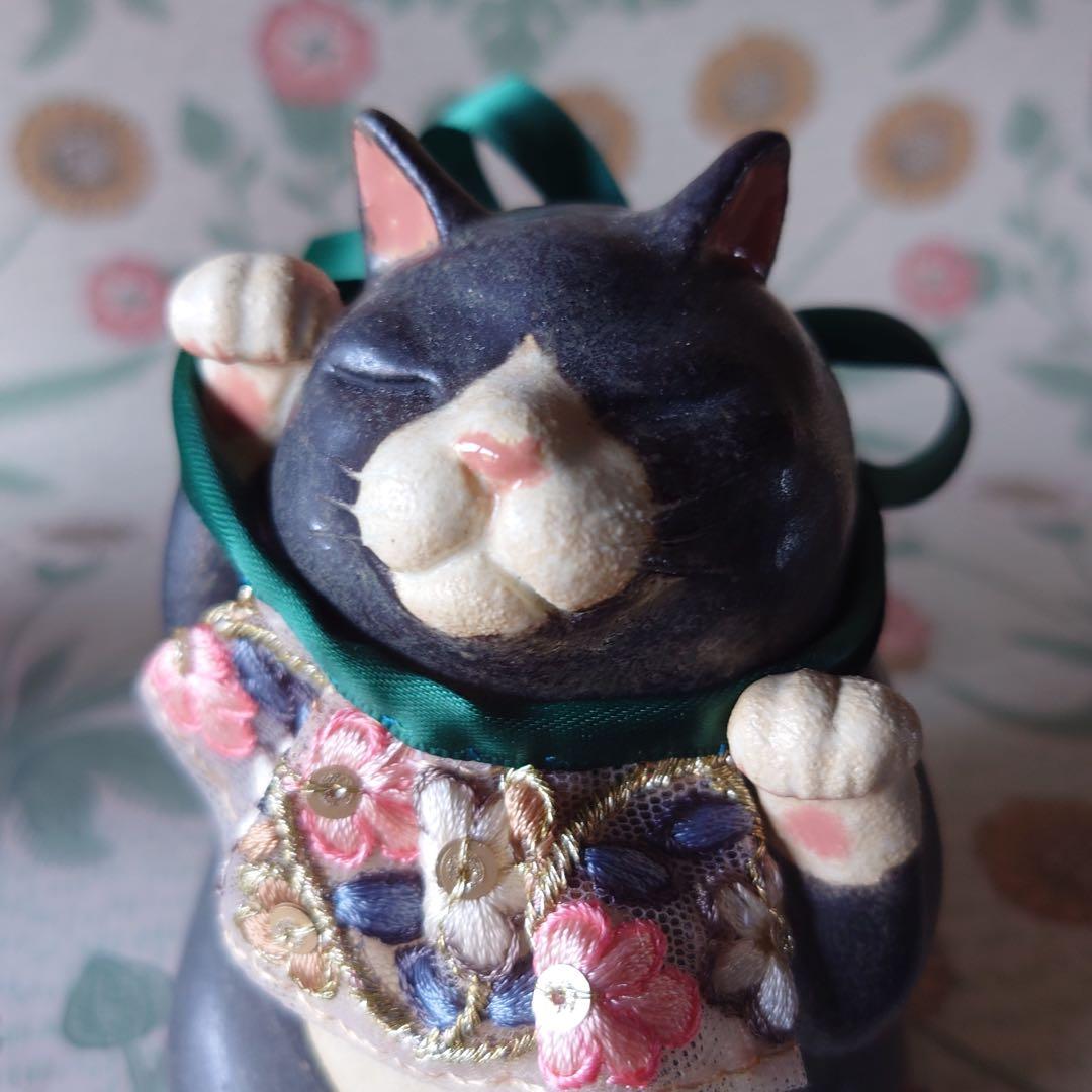 招き猫　m(*´︶`*)∫m ❤︎黒猫ハチワレさん