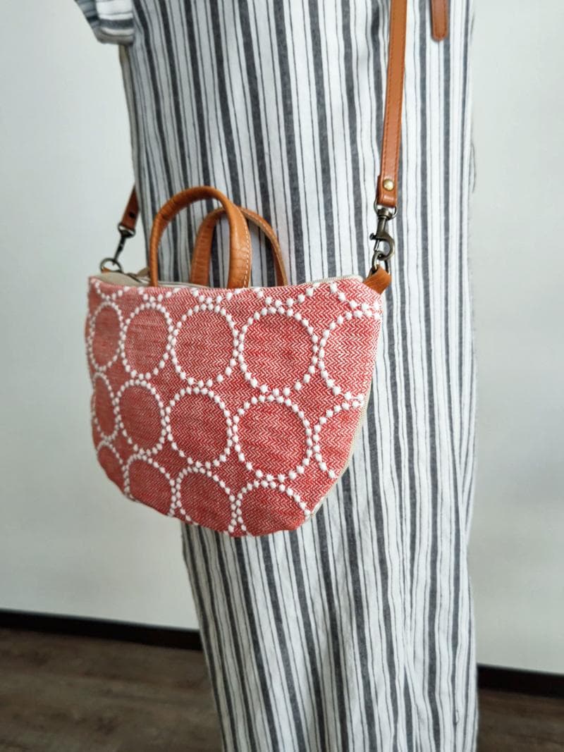 ミナペルホネン/tambourineタンバリンレッド /ミニラウンドショルダー本