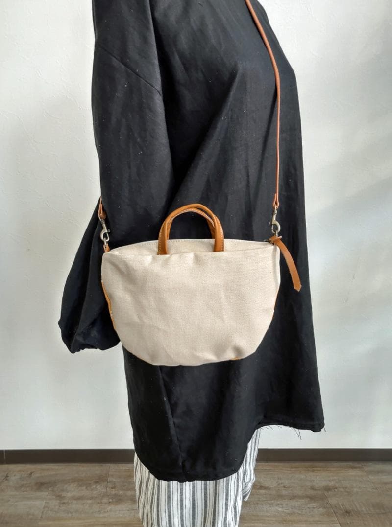 ミナペルホネン/tambourineタンバリンレッド /ミニラウンドショルダー本