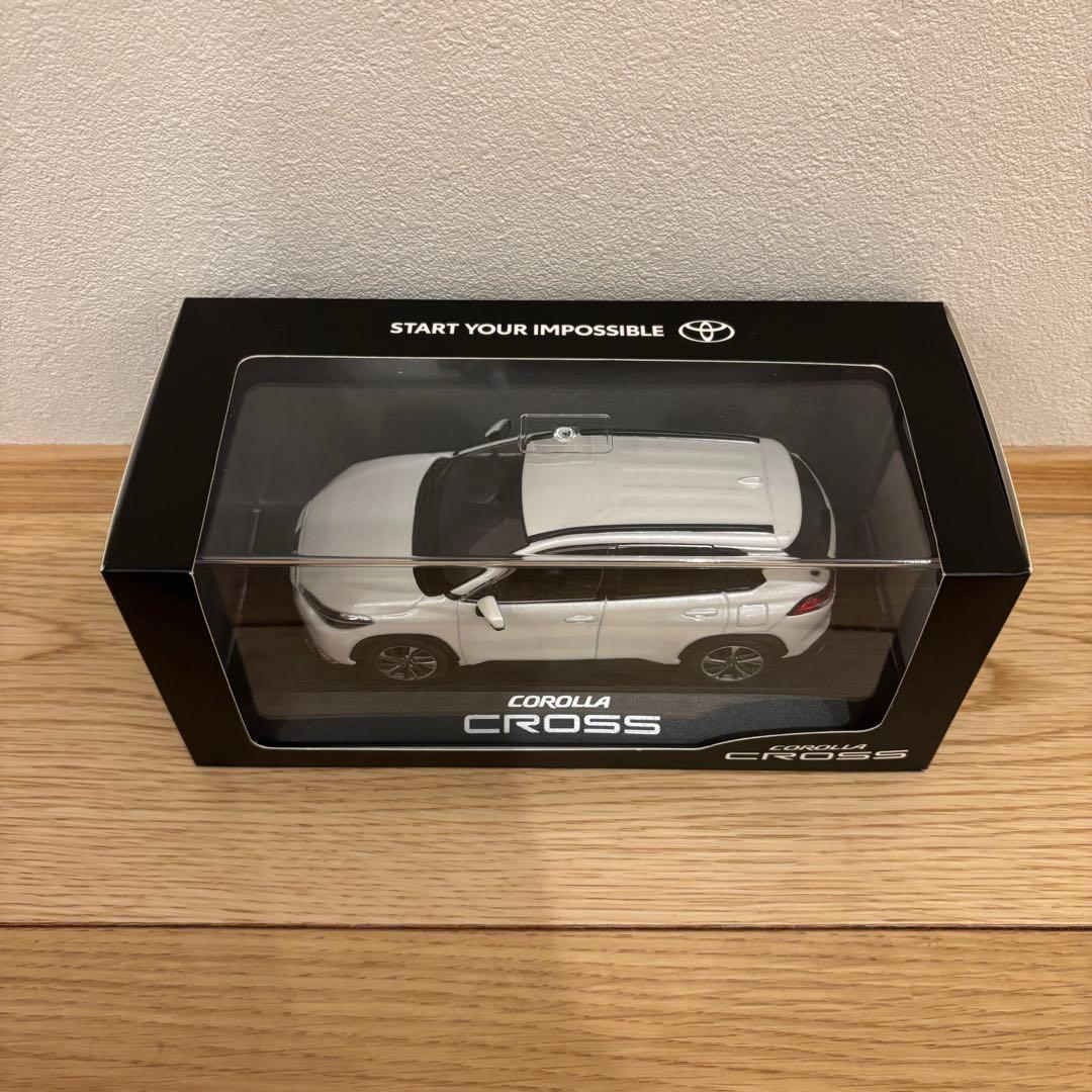 トヨタ カローラクロス 1/30 ミニカー ホワイトパール 新品 未開封品