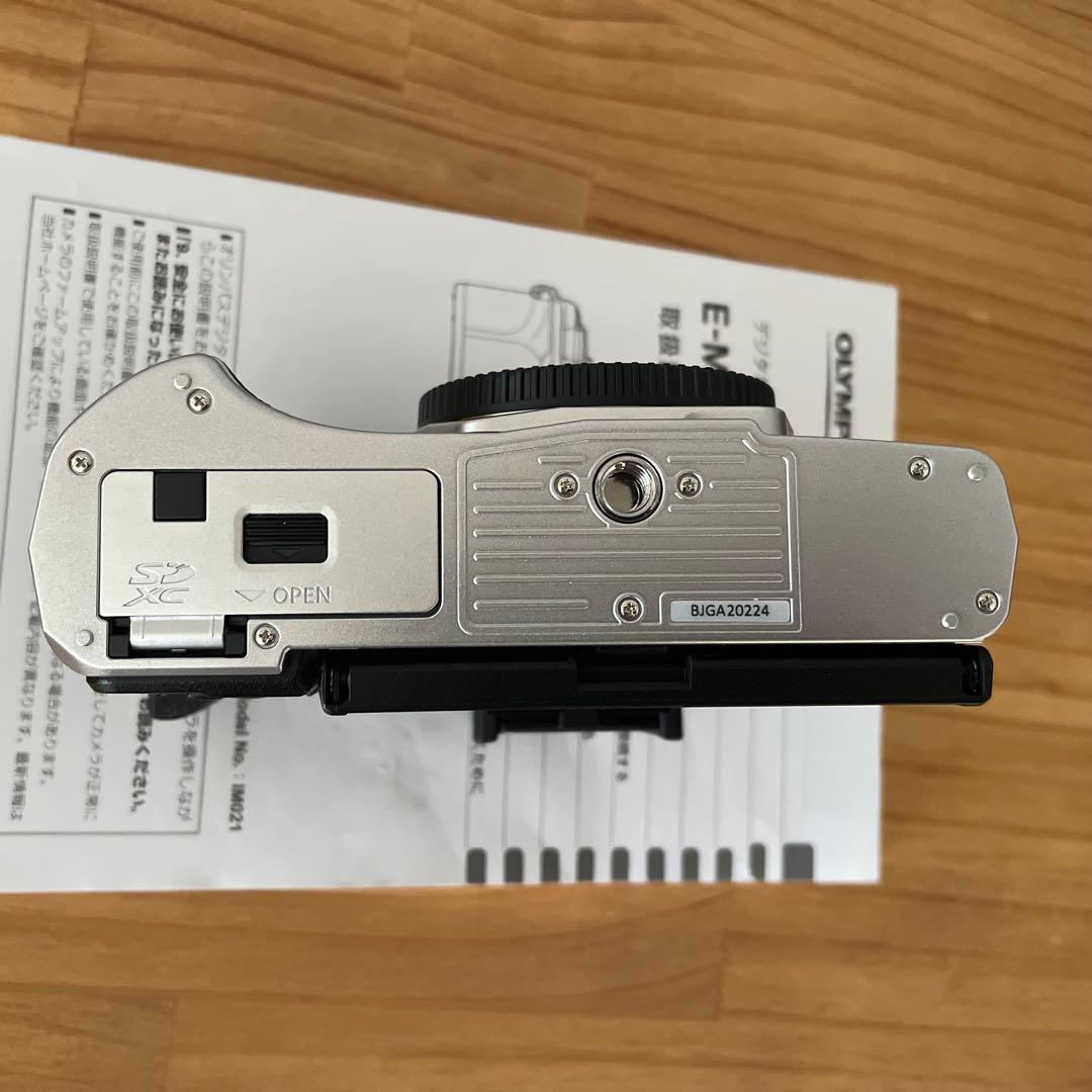 OMD E-M10 Mark IV レリーズ726回 レンズ2本 美品 おまけ