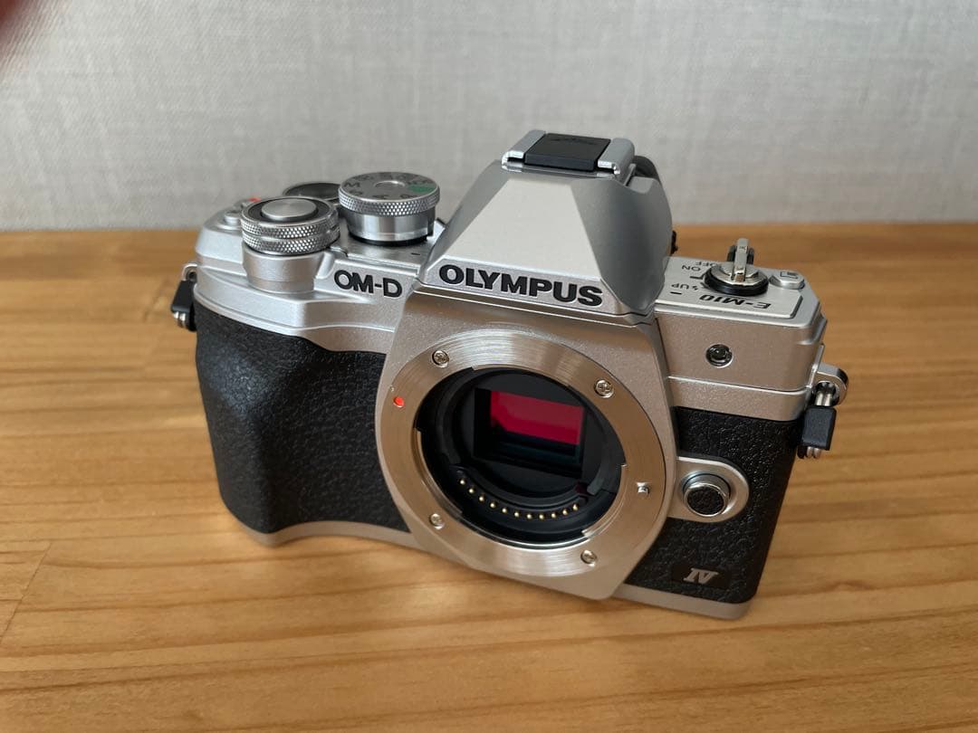 OMD E-M10 Mark IV レリーズ726回 レンズ2本 美品 おまけ