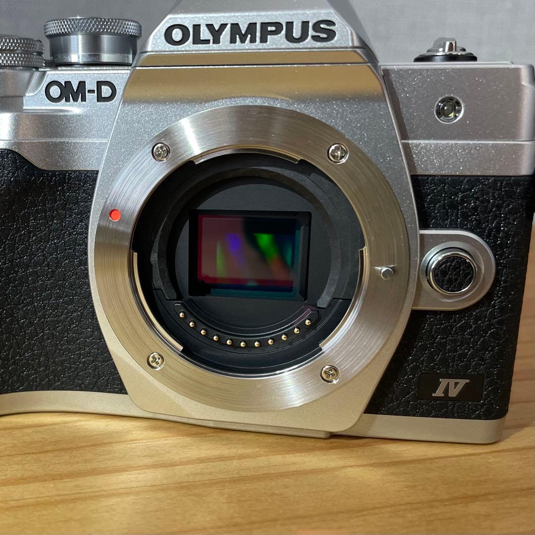 OMD E-M10 Mark IV レリーズ726回 レンズ2本 美品 おまけ