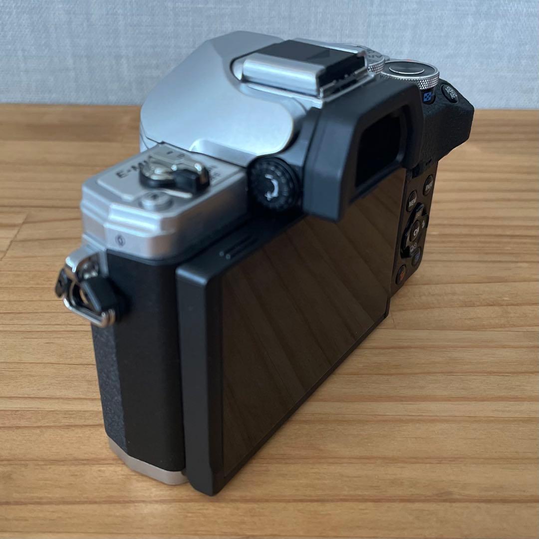 OMD E-M10 Mark IV レリーズ726回 レンズ2本 美品 おまけ