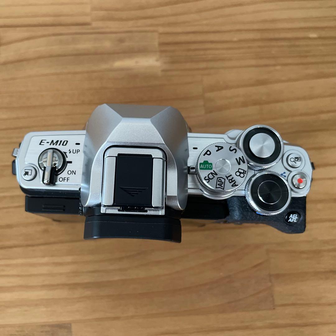 OMD E-M10 Mark IV レリーズ726回 レンズ2本 美品 おまけ