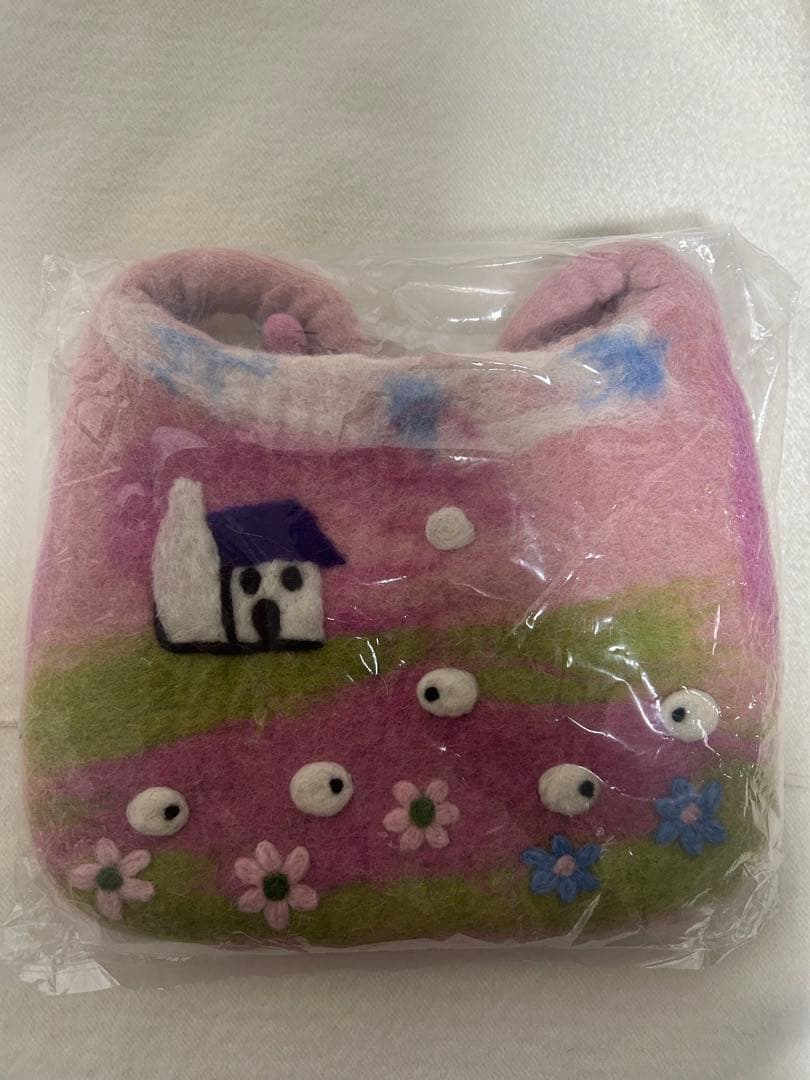 ネパール手作り可愛いフェルトバッグ 風景デザイン，花，草、羊，空，家