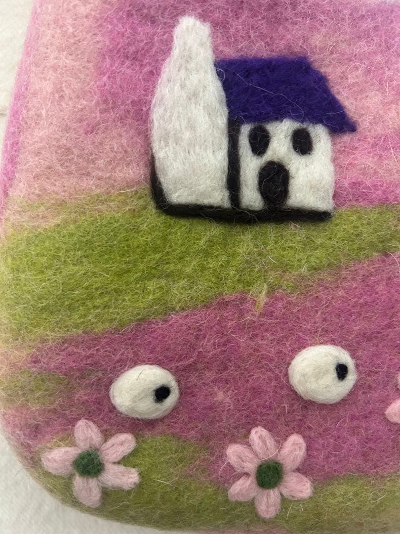 ネパール手作り可愛いフェルトバッグ 風景デザイン，花，草、羊，空，家