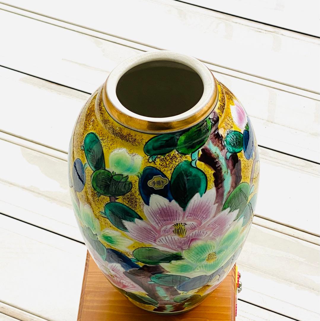 九谷焼・陶寿の逸品！極彩美の輝きを放つ花瓶