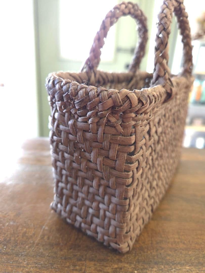 国産山葡萄　ハンドメイド籠バック　小さいけど更に小さい方