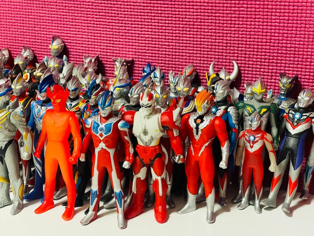 ❁在庫一掃SALE❁ ウルトラマン　ソフビ　まとめ売り　51体＋おまけ付き