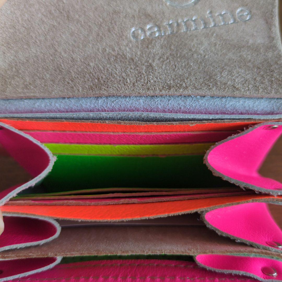 carmine財布