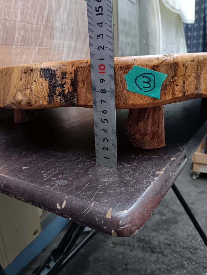 無垢材 自然な形状の座卓