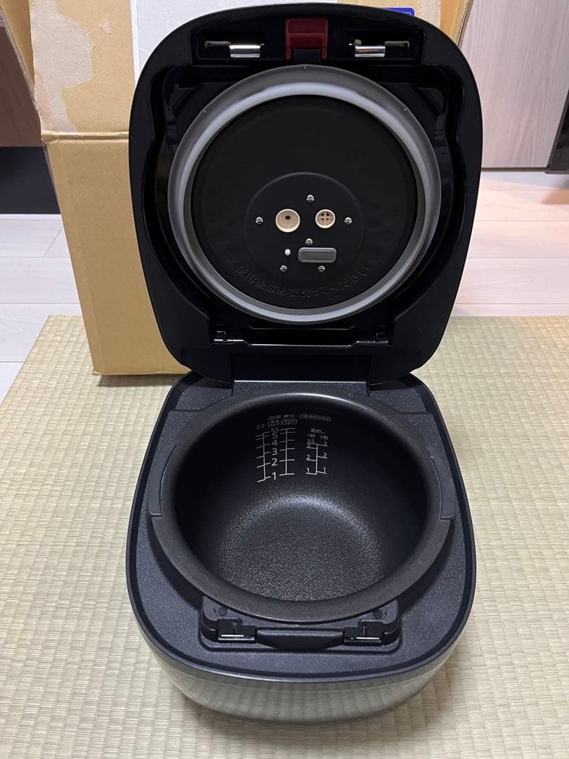 TIGER 圧力IH 炊飯器 5.5号炊　JPC-B101