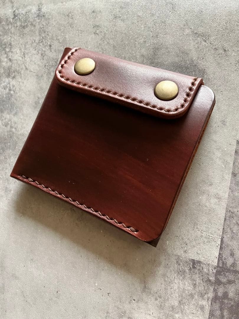 上質なヌメ革で作ったスマートなお財布を