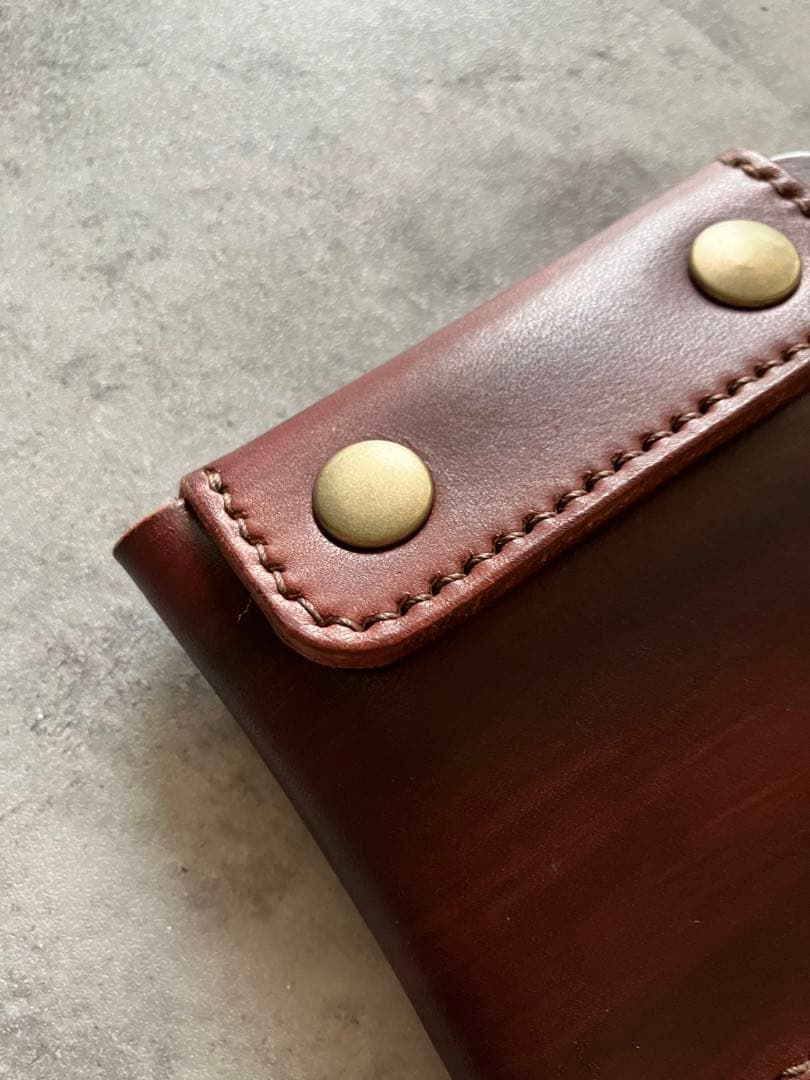 上質なヌメ革で作ったスマートなお財布を