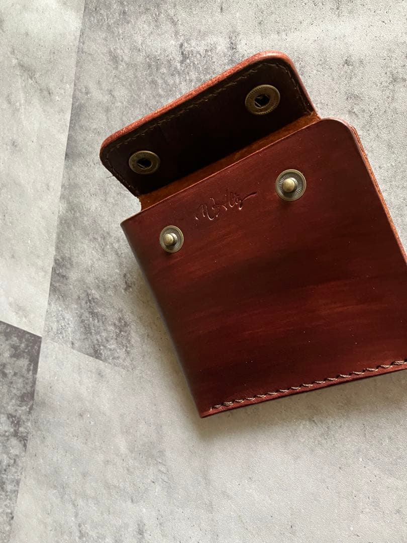 上質なヌメ革で作ったスマートなお財布を